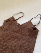 V-RINGAD TOPP MED VOLANGKANT