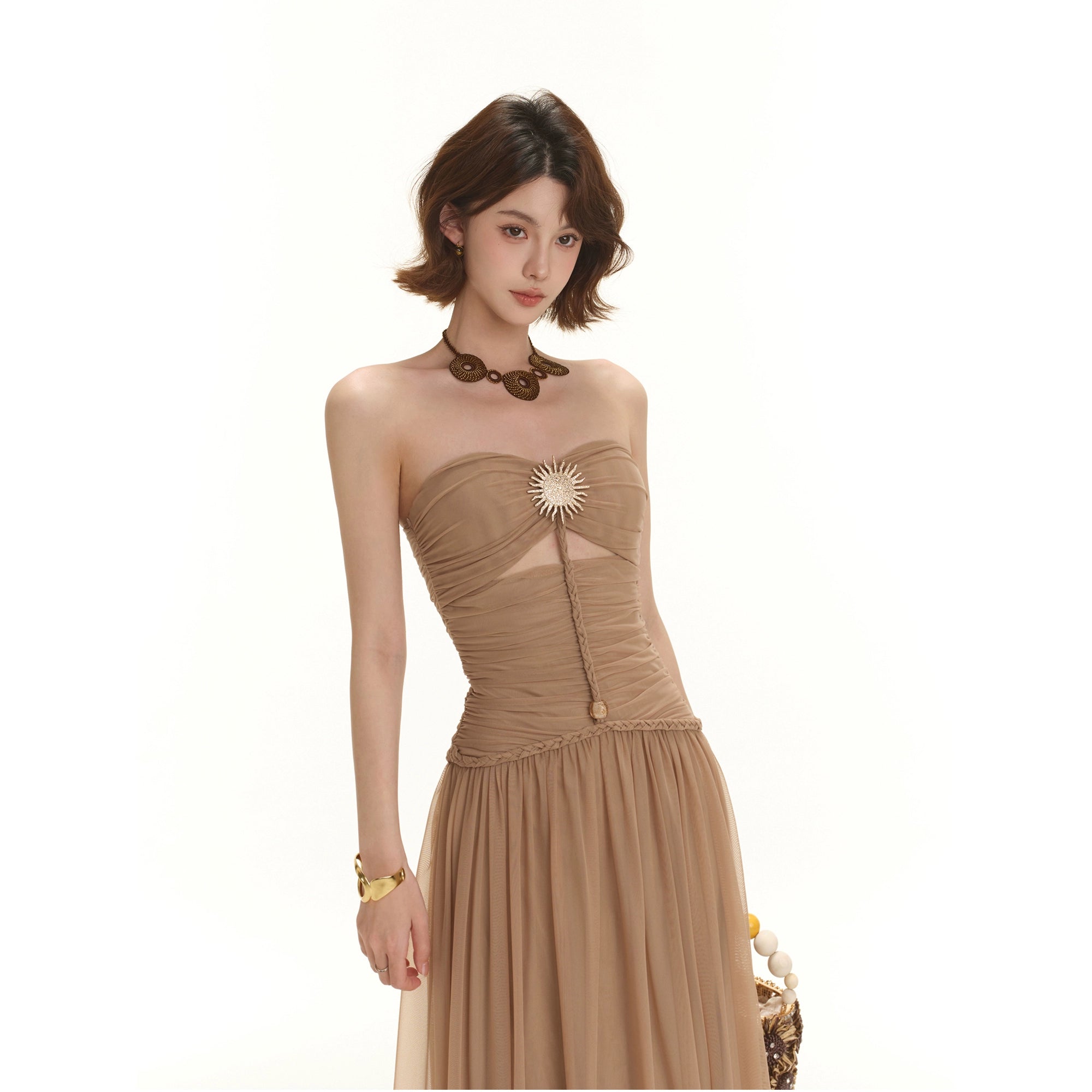 BANDEAU-MAXIKLÄNNING MED FLÄTOR