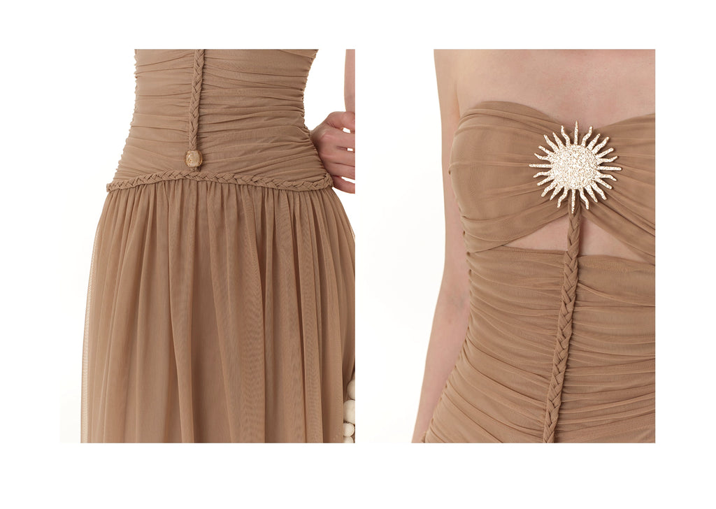 BANDEAU-MAXIKLÄNNING MED FLÄTOR